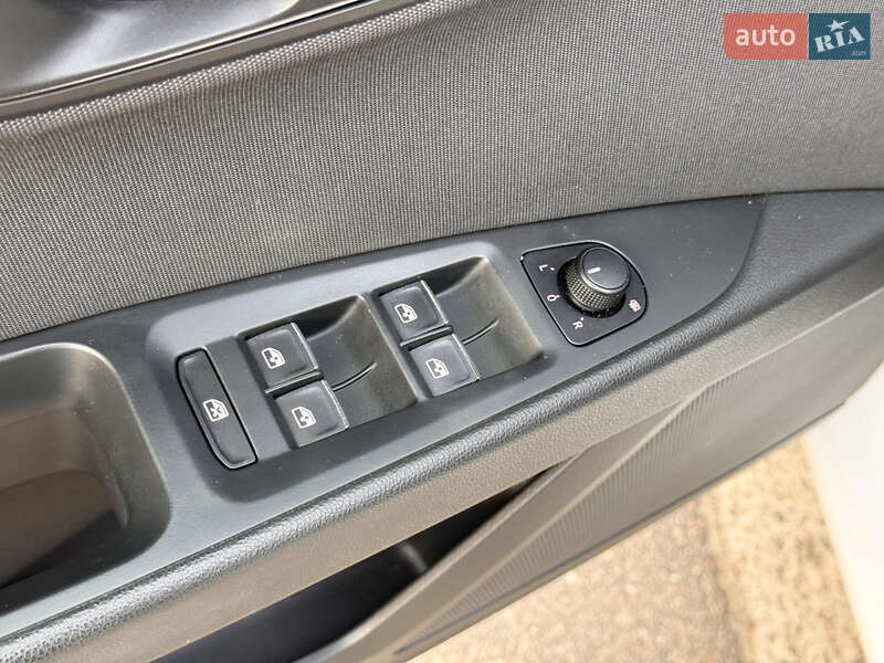 Хэтчбек SEAT Leon 2018 в Киеве
