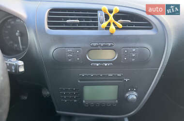 Хэтчбек SEAT Leon 2005 в 
