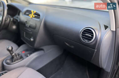 Хэтчбек SEAT Leon 2005 в 