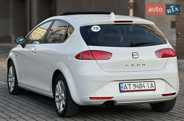 Хэтчбек SEAT Leon 2010 в 
