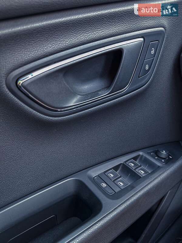 Хэтчбек SEAT Leon 2014 в Киеве