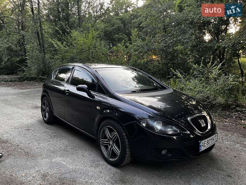 Хетчбек SEAT Leon 2006 в Дніпрі