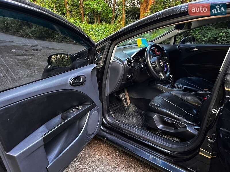 Хетчбек SEAT Leon 2006 в Дніпрі
