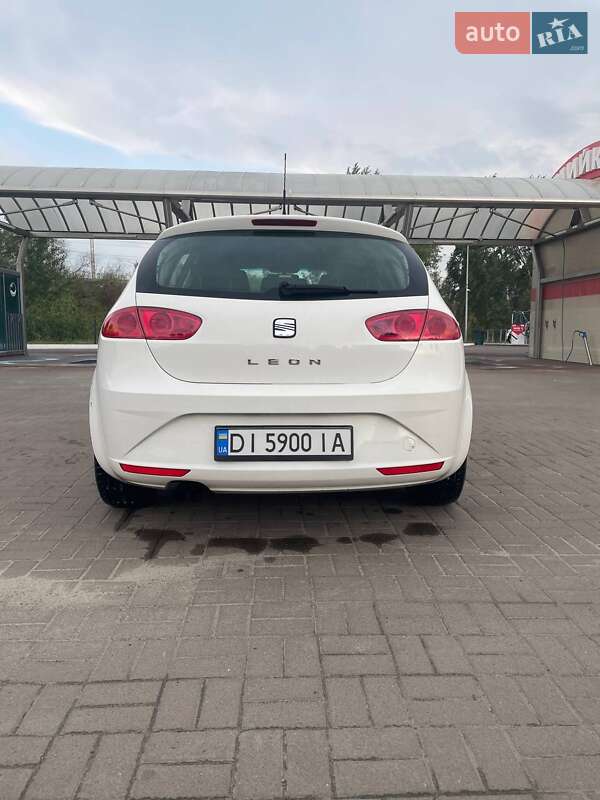 Хэтчбек SEAT Leon 2010 в Киеве