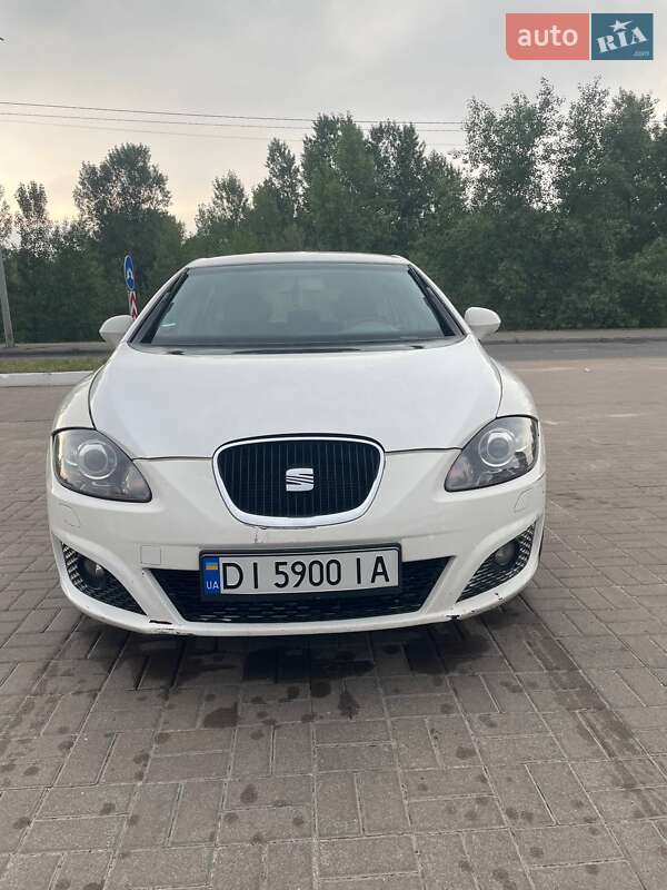 Хэтчбек SEAT Leon 2010 в Киеве