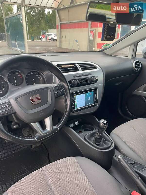 Хэтчбек SEAT Leon 2010 в Киеве