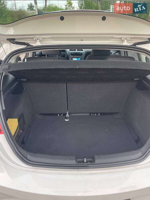 Хэтчбек SEAT Leon 2010 в Киеве