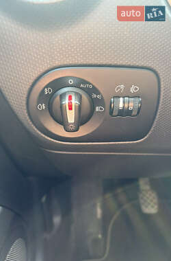 Хэтчбек SEAT Leon 2011 в 