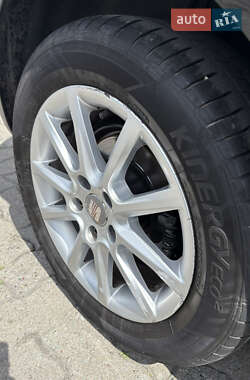 Хэтчбек SEAT Leon 2011 в 