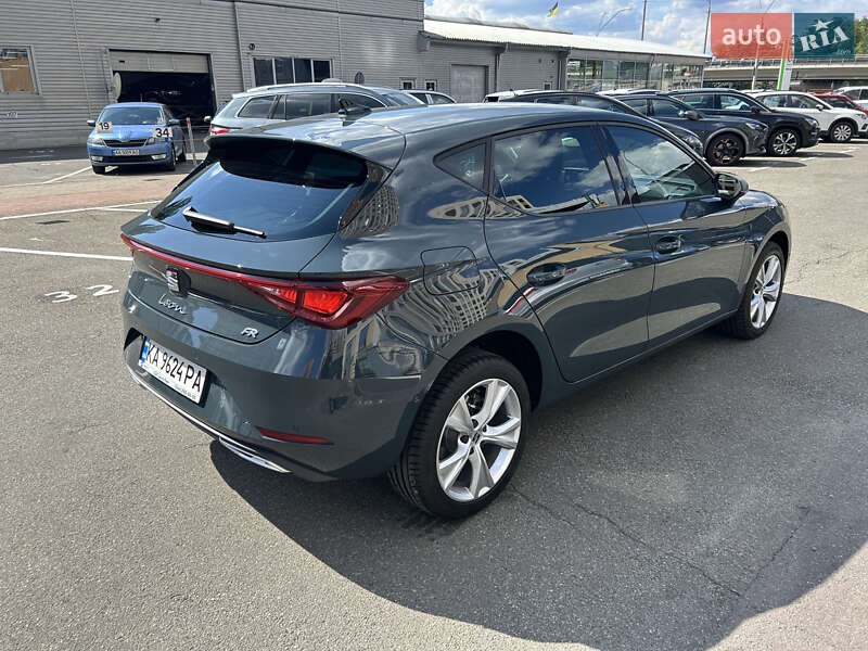 Хэтчбек SEAT Leon 2025 в Киеве