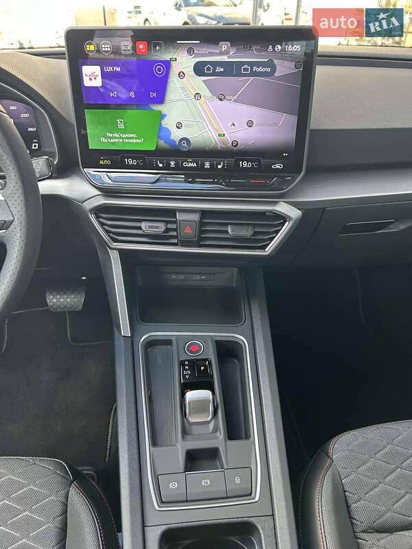 Хэтчбек SEAT Leon 2025 в Киеве