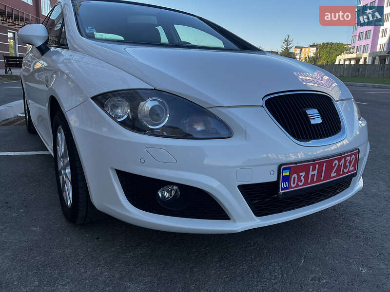 Хэтчбек SEAT Leon 2010 в Умани