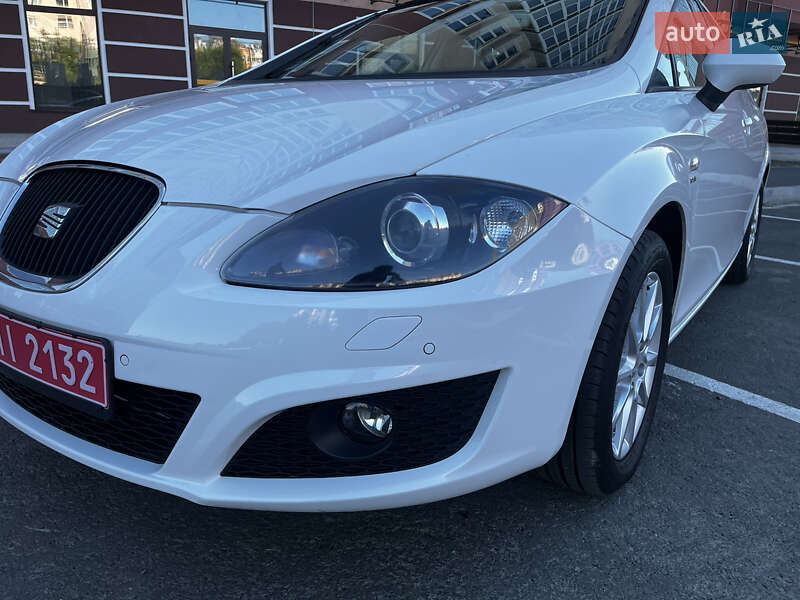 Хэтчбек SEAT Leon 2010 в Умани