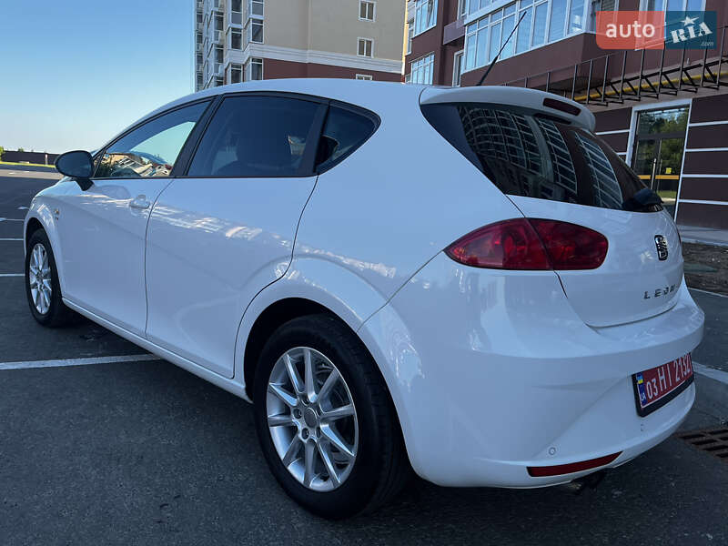 Хэтчбек SEAT Leon 2010 в Умани