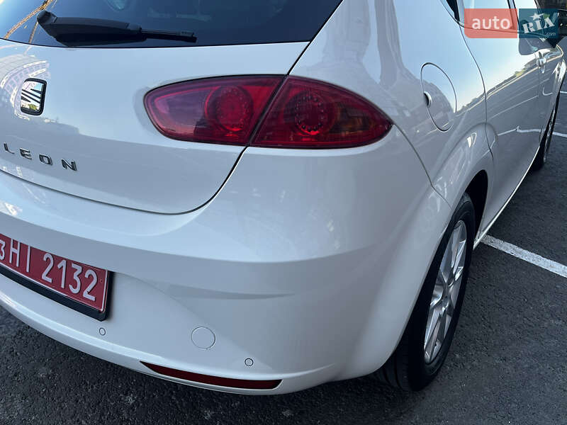 Хэтчбек SEAT Leon 2010 в Умани