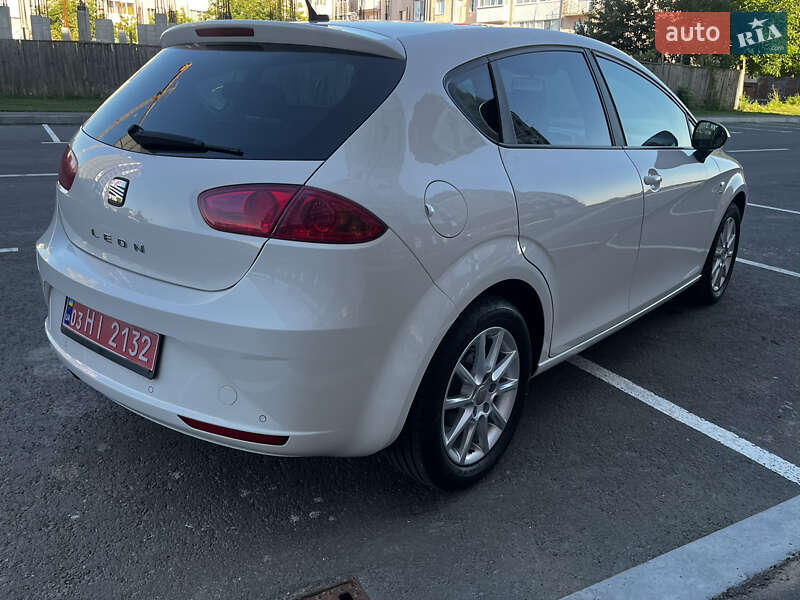 Хэтчбек SEAT Leon 2010 в Умани