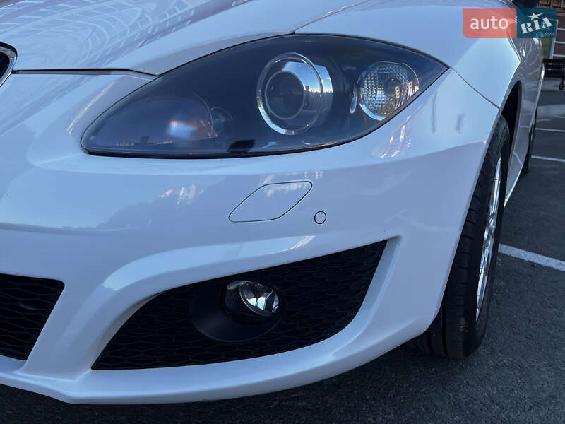 Хэтчбек SEAT Leon 2010 в Умани