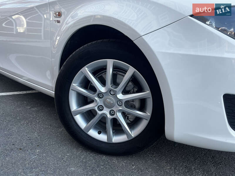 Хэтчбек SEAT Leon 2010 в Умани