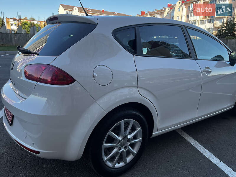 Хэтчбек SEAT Leon 2010 в Умани