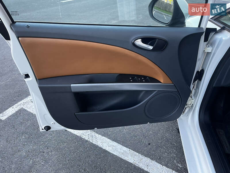 Хэтчбек SEAT Leon 2010 в Умани