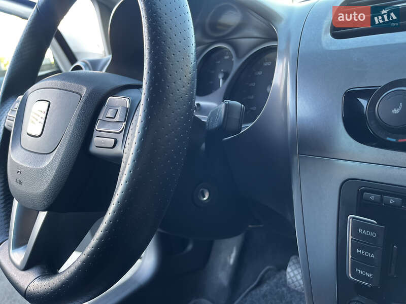 Хэтчбек SEAT Leon 2010 в Умани