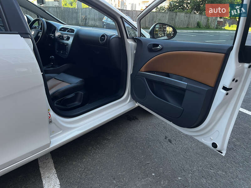 Хэтчбек SEAT Leon 2010 в Умани