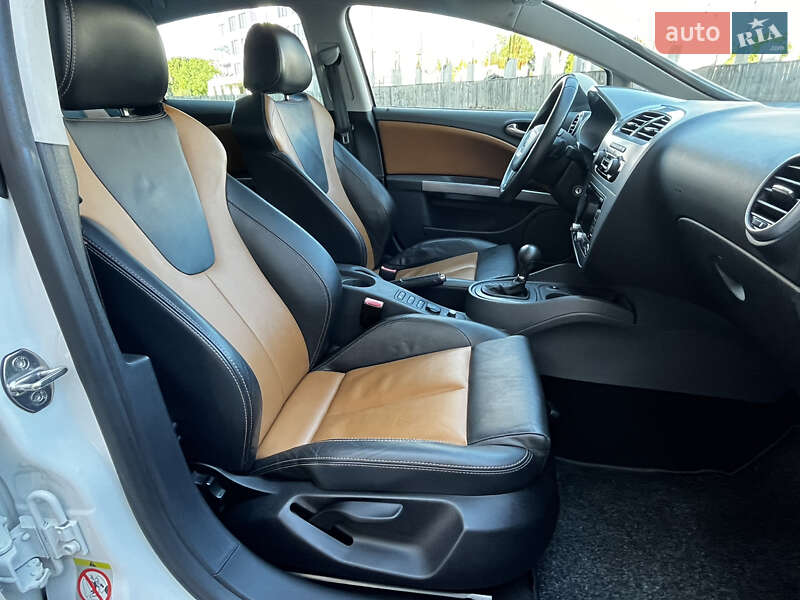 Хэтчбек SEAT Leon 2010 в Умани