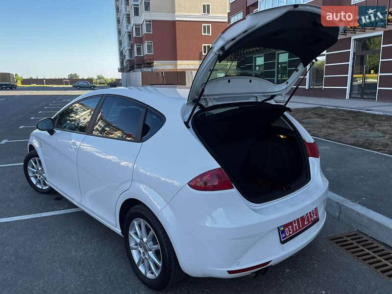 Хэтчбек SEAT Leon 2010 в Умани