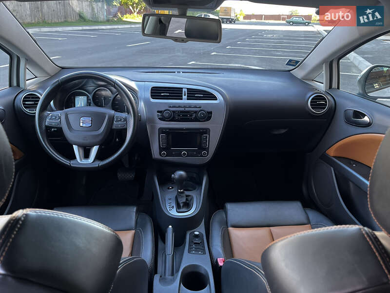 Хэтчбек SEAT Leon 2010 в Умани