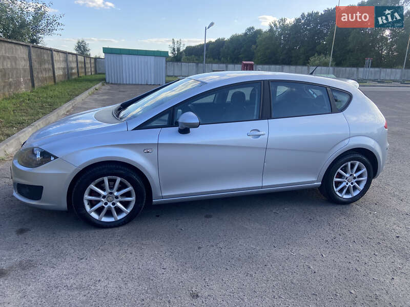 Хэтчбек SEAT Leon 2010 в Шептицькому