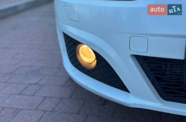Хэтчбек SEAT Leon 2011 в 