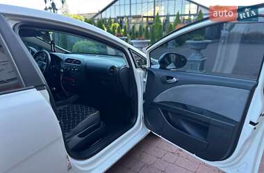 Хэтчбек SEAT Leon 2011 в 