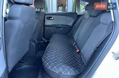 Хэтчбек SEAT Leon 2011 в 