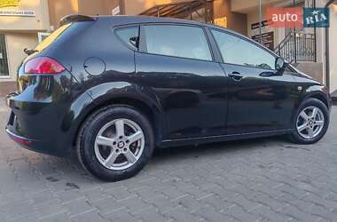 Хэтчбек SEAT Leon 2011 в 