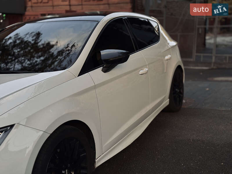 Хэтчбек SEAT Leon 2016 в Днепре