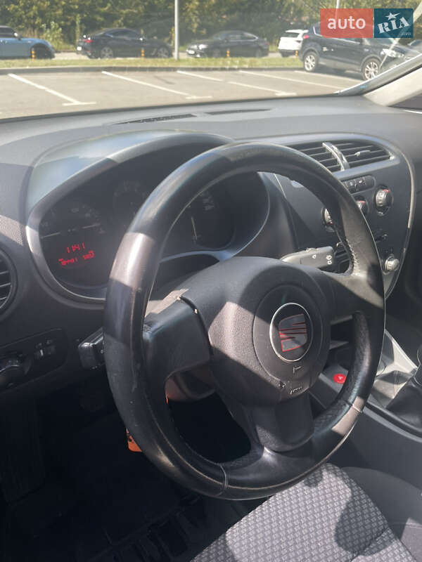 Хэтчбек SEAT Leon 2007 в Киеве