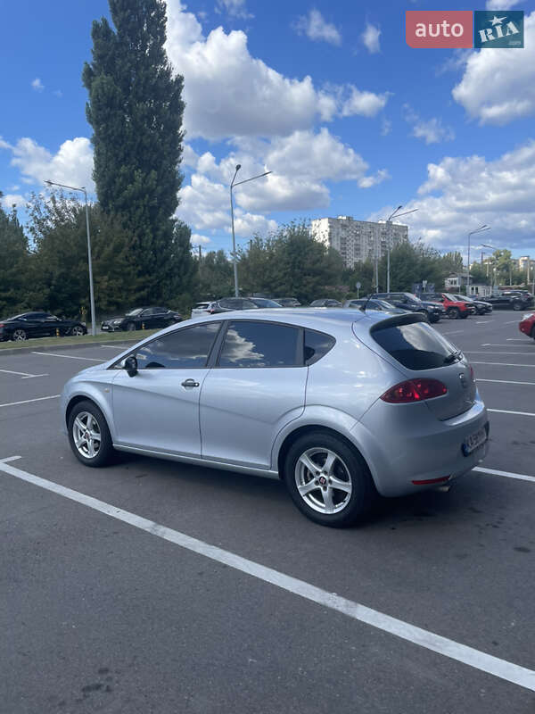 Хэтчбек SEAT Leon 2007 в Киеве