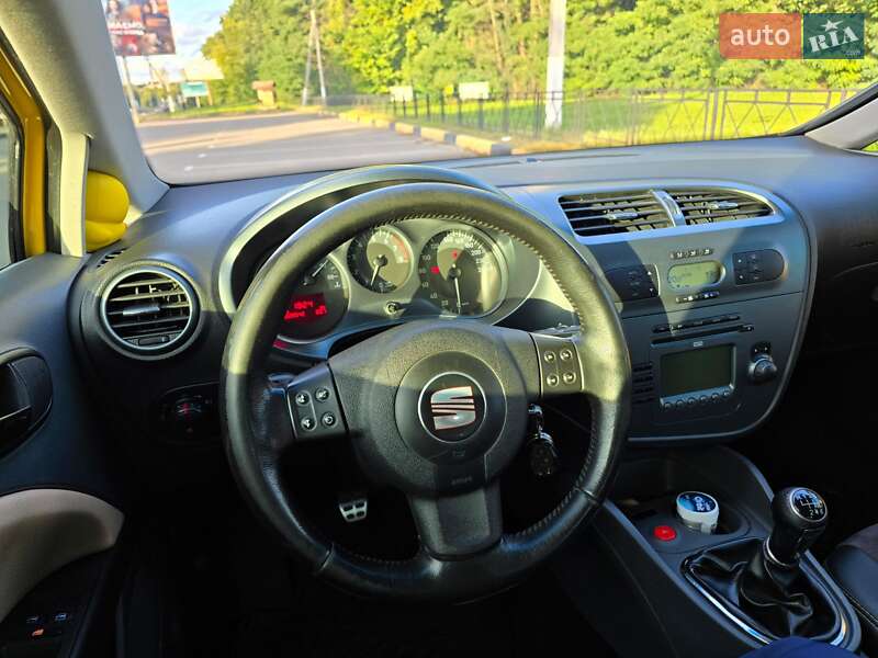 Хэтчбек SEAT Leon 2008 в Киеве