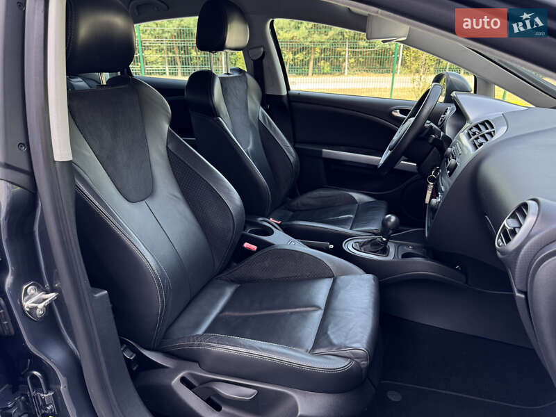 Хэтчбек SEAT Leon 2010 в Луцке