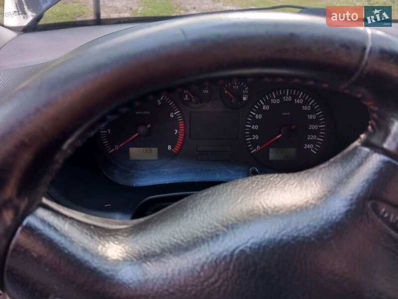 Хэтчбек SEAT Leon 2002 в Чернигове