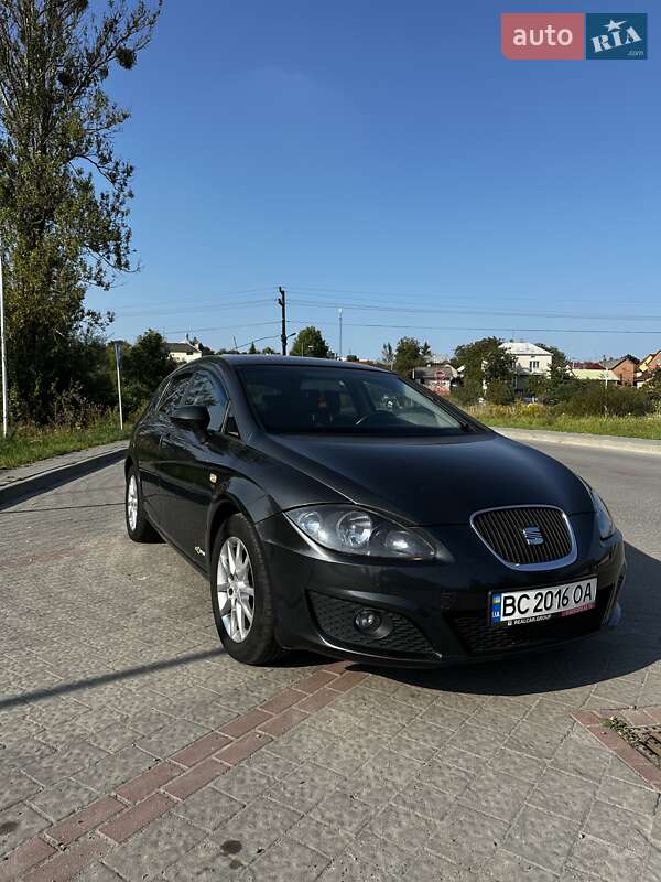 Хэтчбек SEAT Leon 2011 в 