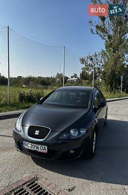 Хэтчбек SEAT Leon 2011 в 