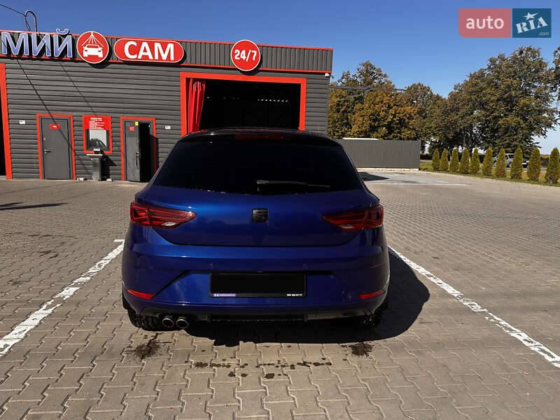 Хэтчбек SEAT Leon 2017 в Киеве