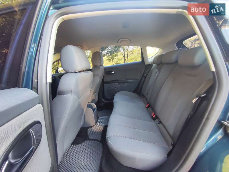 Хэтчбек SEAT Leon 2006 в Киеве