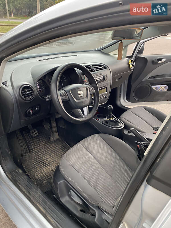 Хэтчбек SEAT Leon 2010 в Полтаве