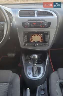 Хэтчбек SEAT Leon 2011 в 