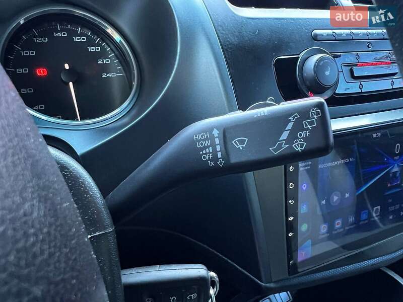 Хэтчбек SEAT Leon 2011 в Киеве