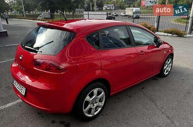 Хэтчбек SEAT Leon 2010 в 