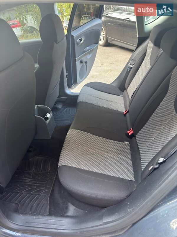 Хэтчбек SEAT Leon 2009 в Киеве