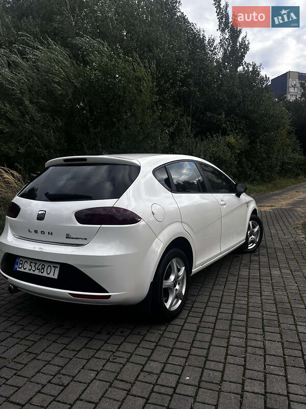 Хэтчбек SEAT Leon 2011 в Львове
